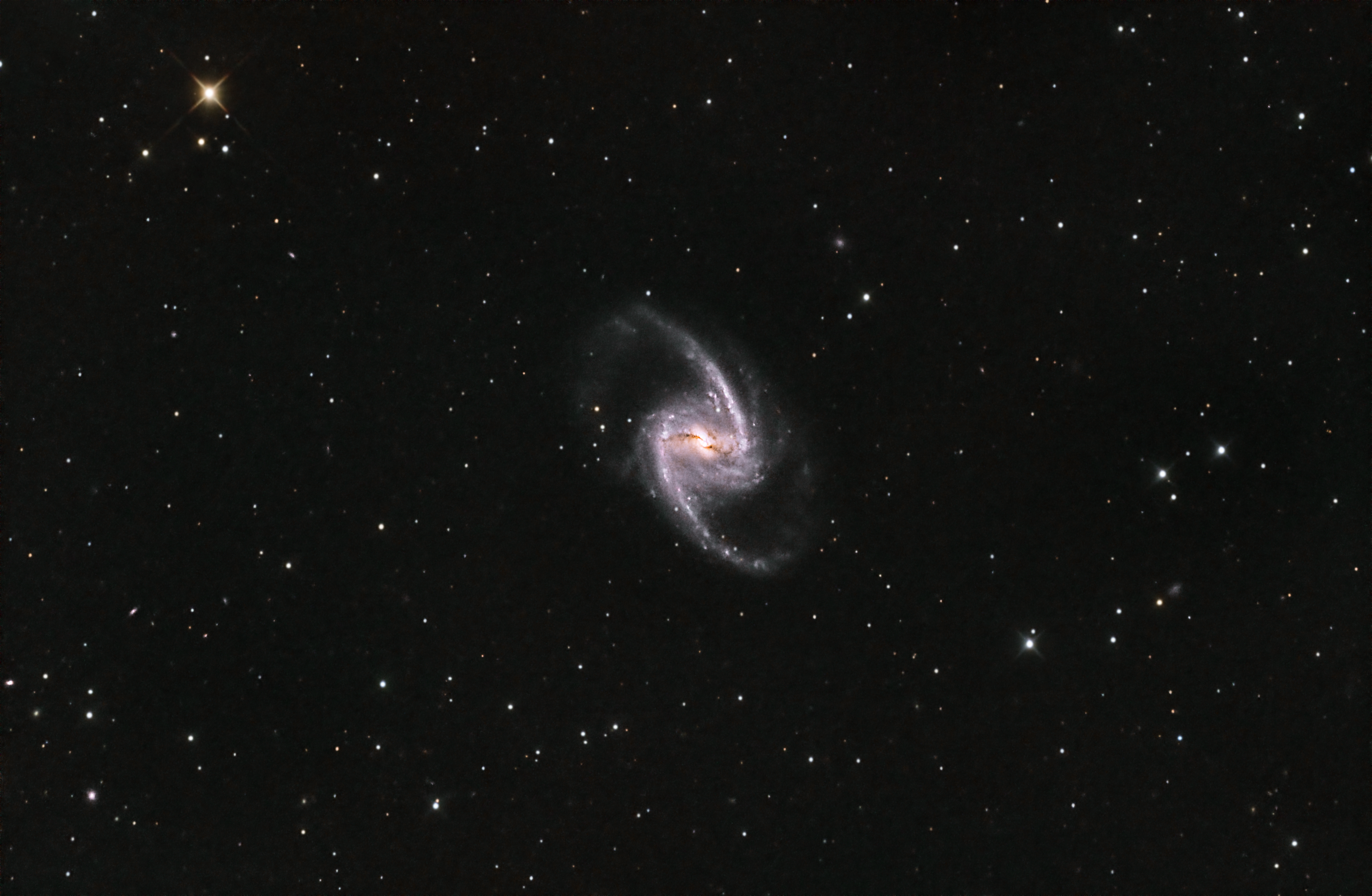 ろ座の銀河NGC1365
