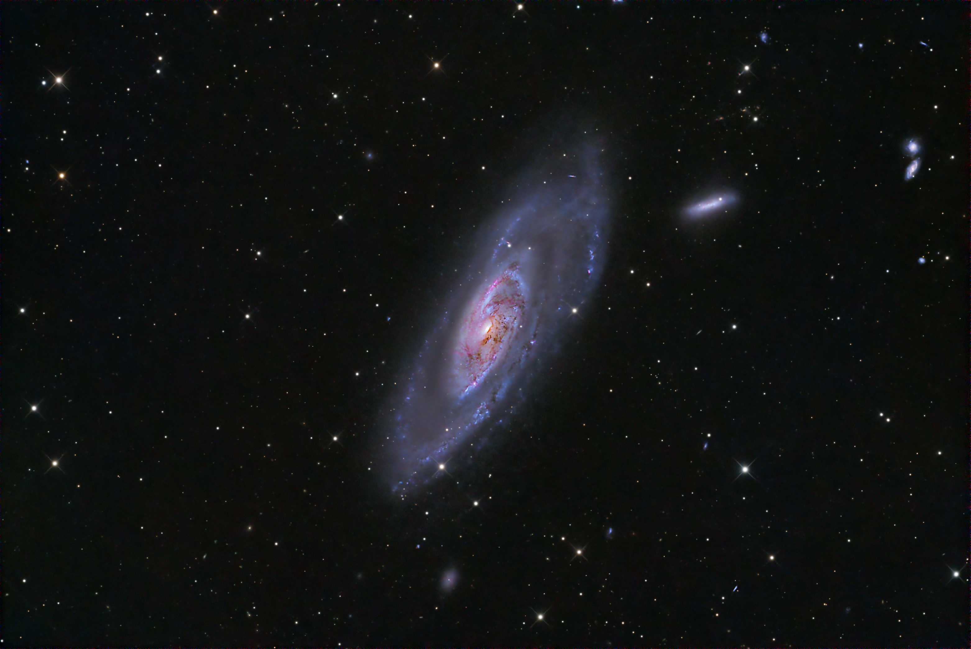 りょうけん座の渦巻銀河 M106